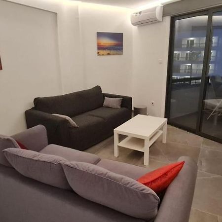 Prime Beachfront Apartment On Larnaca Finikoudes Exterior foto