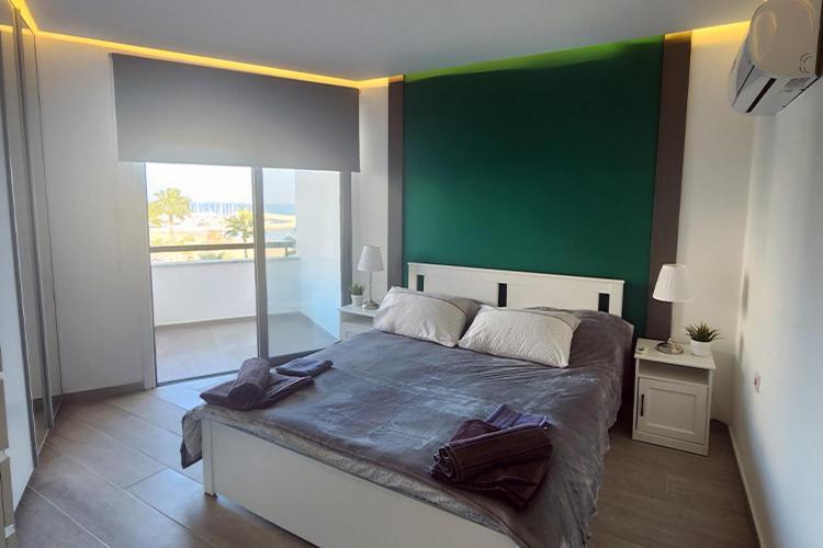 Prime Beachfront Apartment On Larnaca Finikoudes Exterior foto