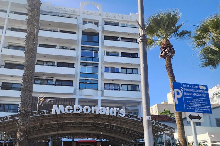 Prime Beachfront Apartment On Larnaca Finikoudes Exterior foto