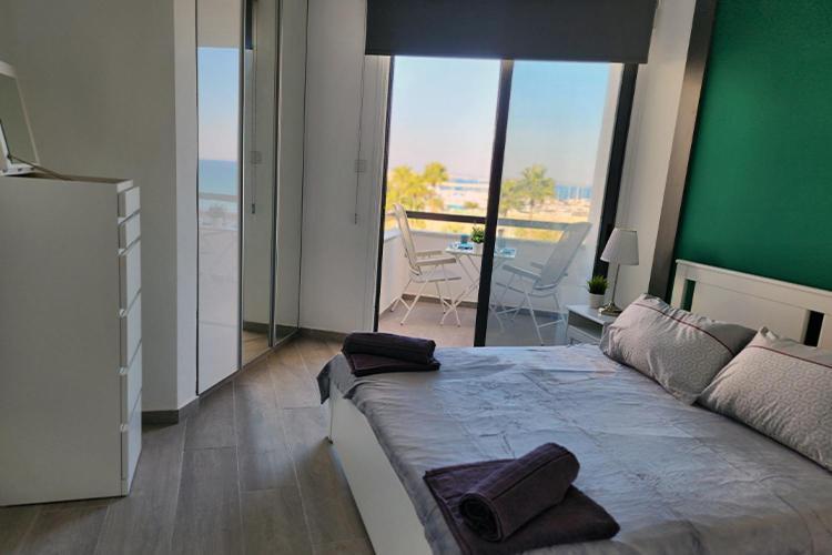 Prime Beachfront Apartment On Larnaca Finikoudes Exterior foto