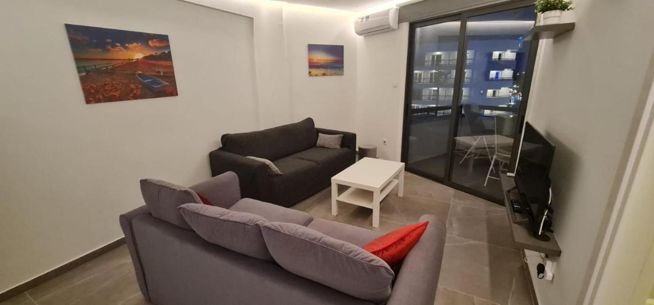 Prime Beachfront Apartment On Larnaca Finikoudes Exterior foto